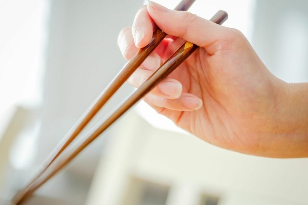 How To Hold Chopsticks - Why So Japan