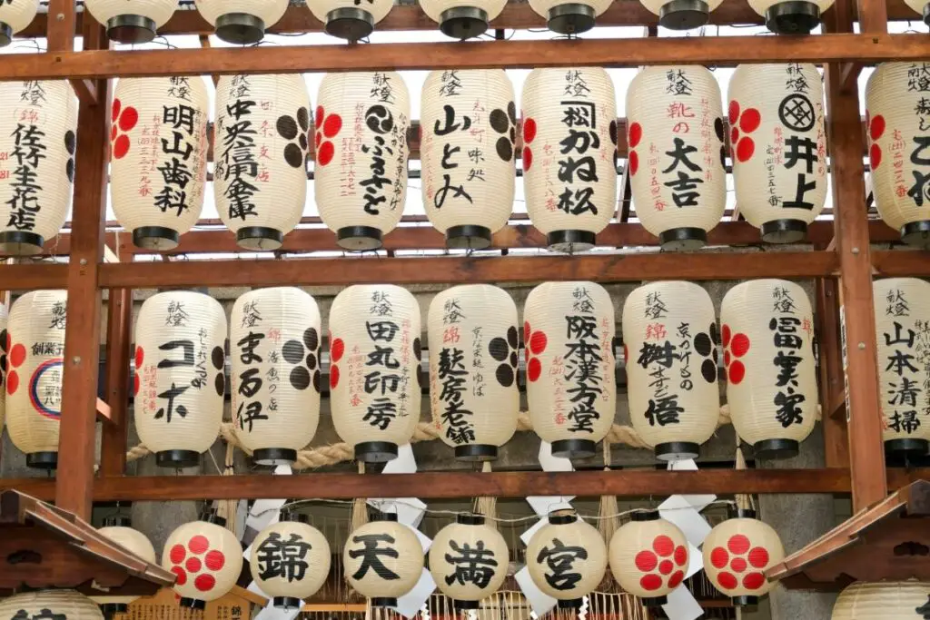 How-To-Make-Japanese-Paper-Lanterns